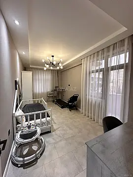 Satılır 4 otaqlı mənzil 170 m²
