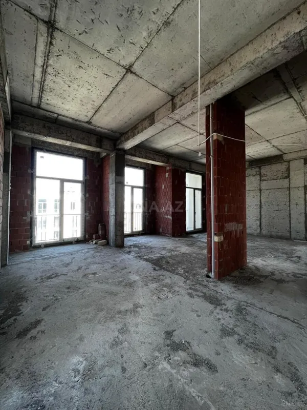 Satılır 3 otaqlı mənzil 153 m²