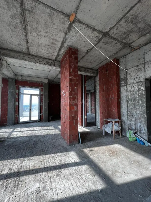 Satılır 3 otaqlı mənzil 121.5 m²