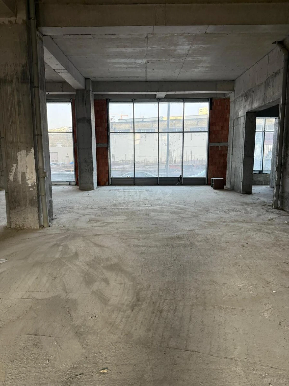 Satılır obyekt 302.1 m²