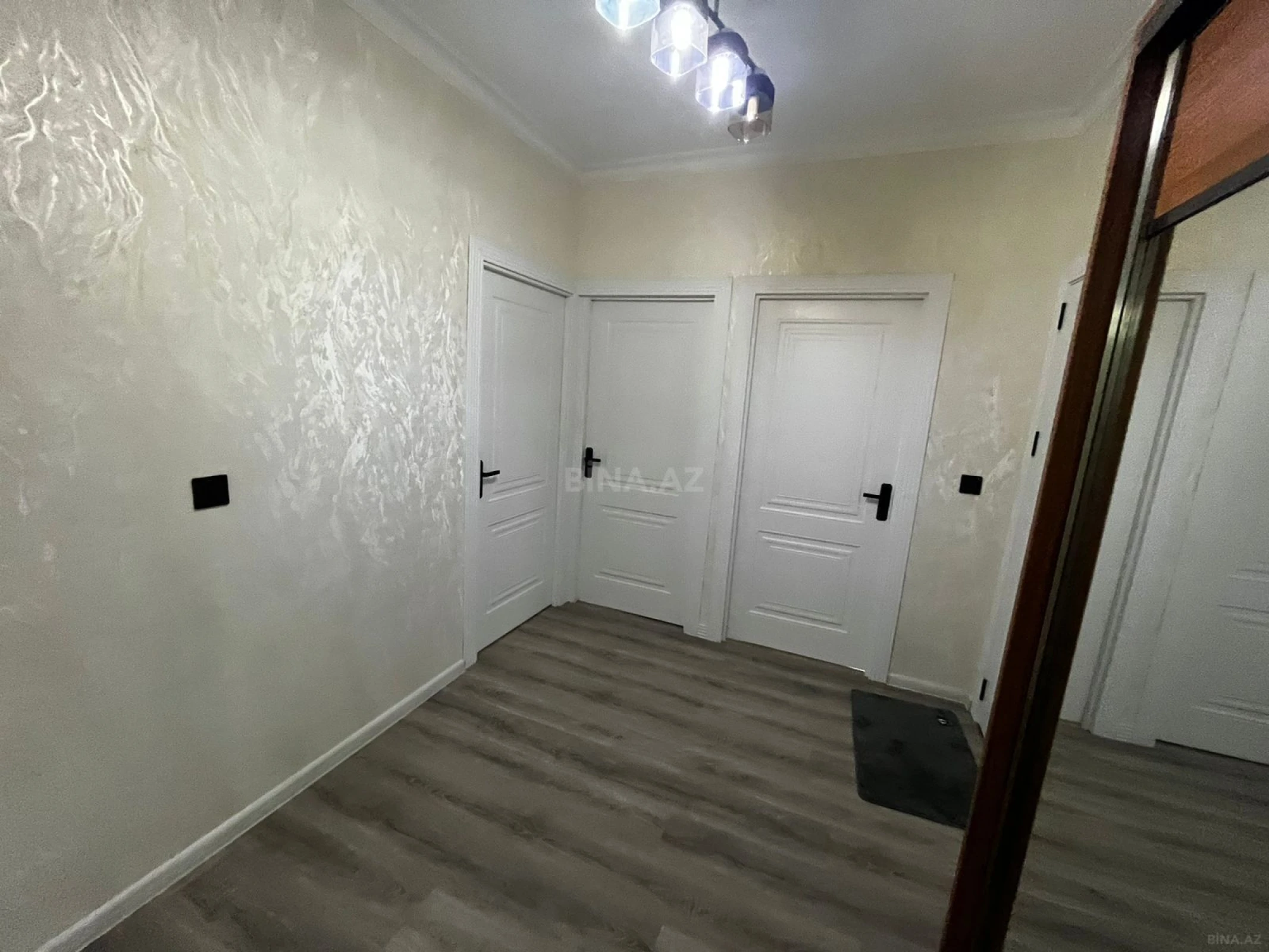 Satılır 3 otaqlı mənzil 92 m²