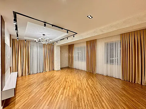 Satılır 3 otaqlı mənzil 127 m²