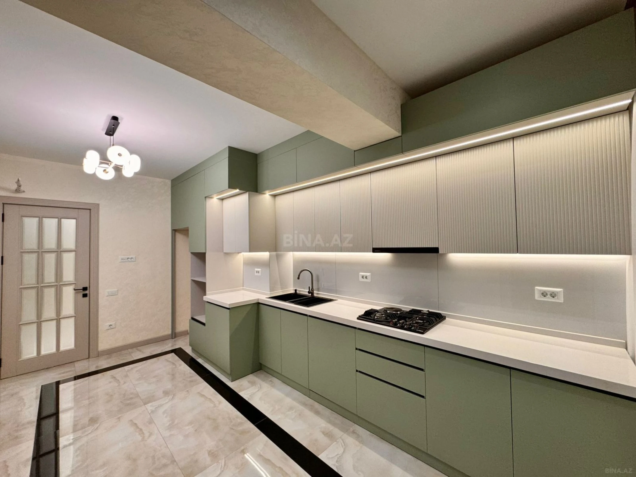 Satılır 3 otaqlı mənzil 127 m²