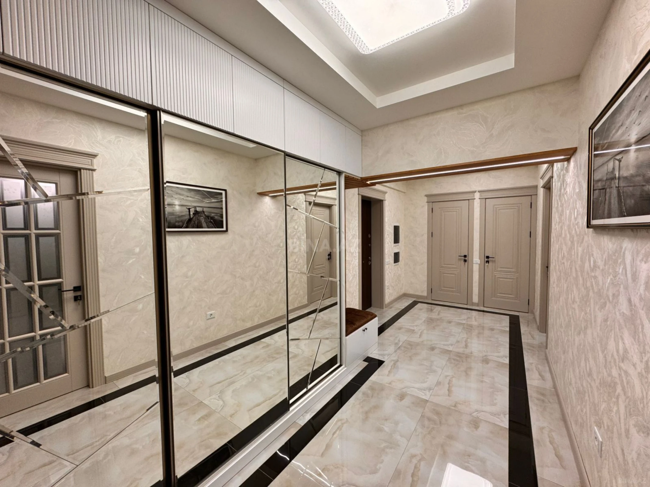Satılır 3 otaqlı mənzil 127 m²