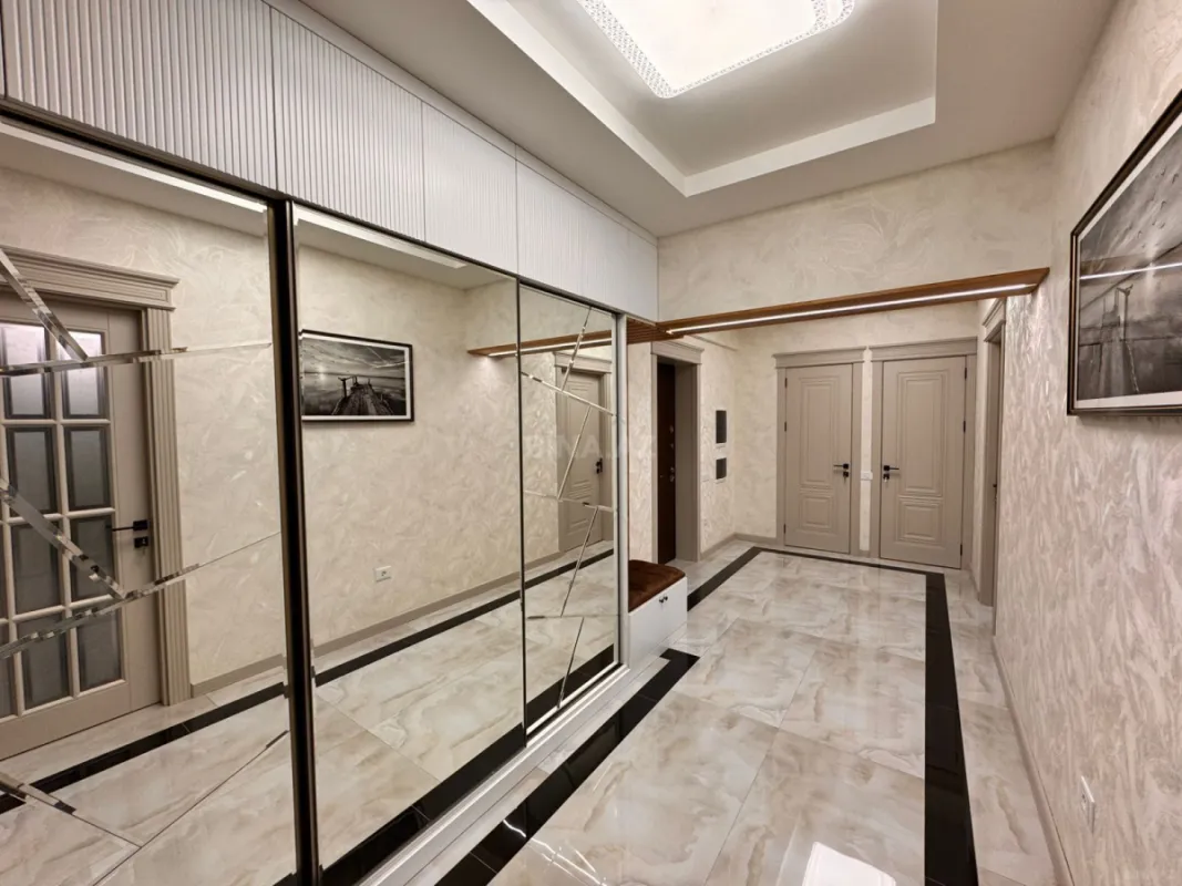 Satılır 3 otaqlı mənzil 127 m²