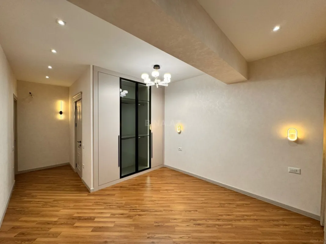 Satılır 3 otaqlı mənzil 127 m²