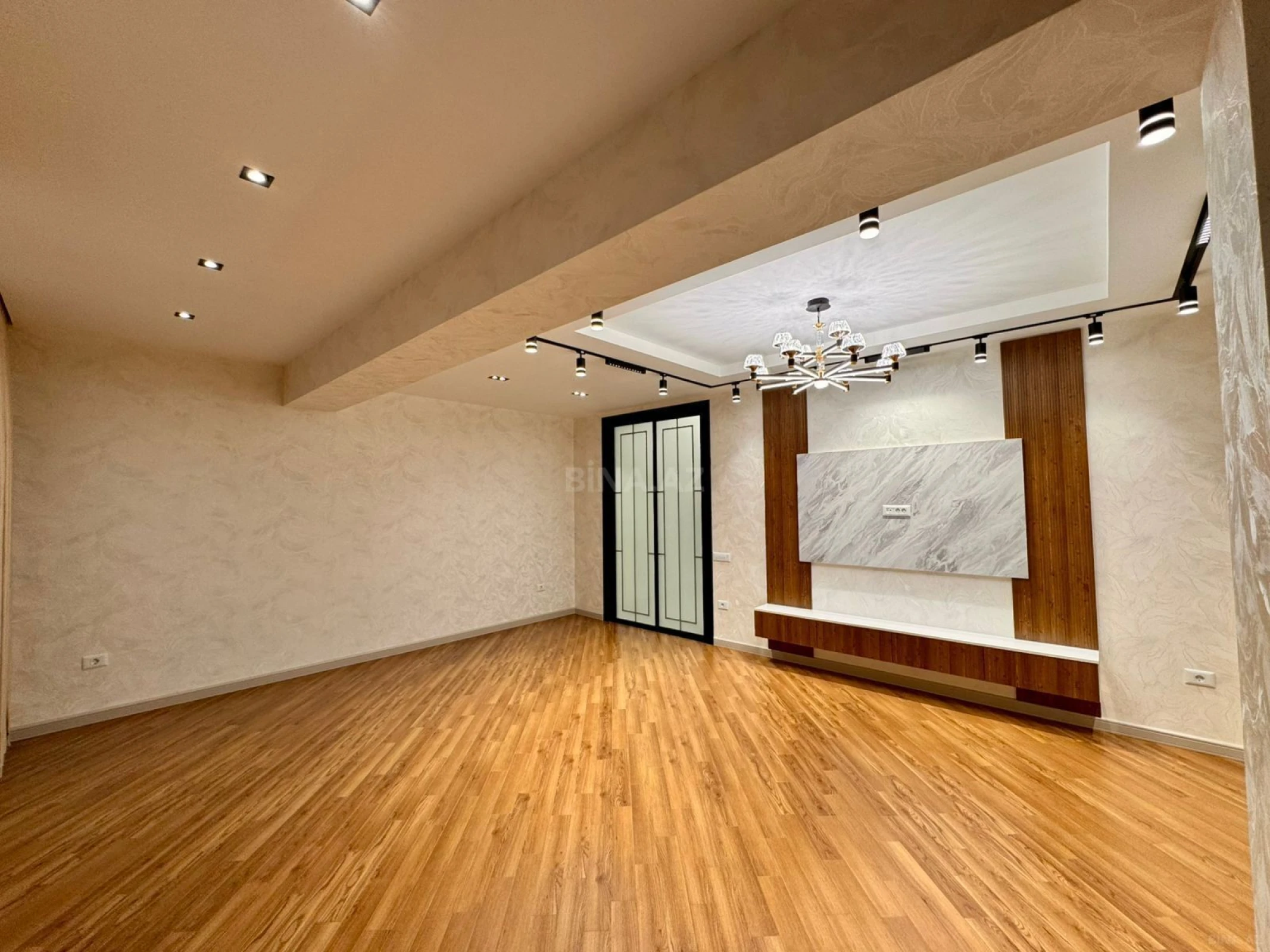 Satılır 3 otaqlı mənzil 127 m²