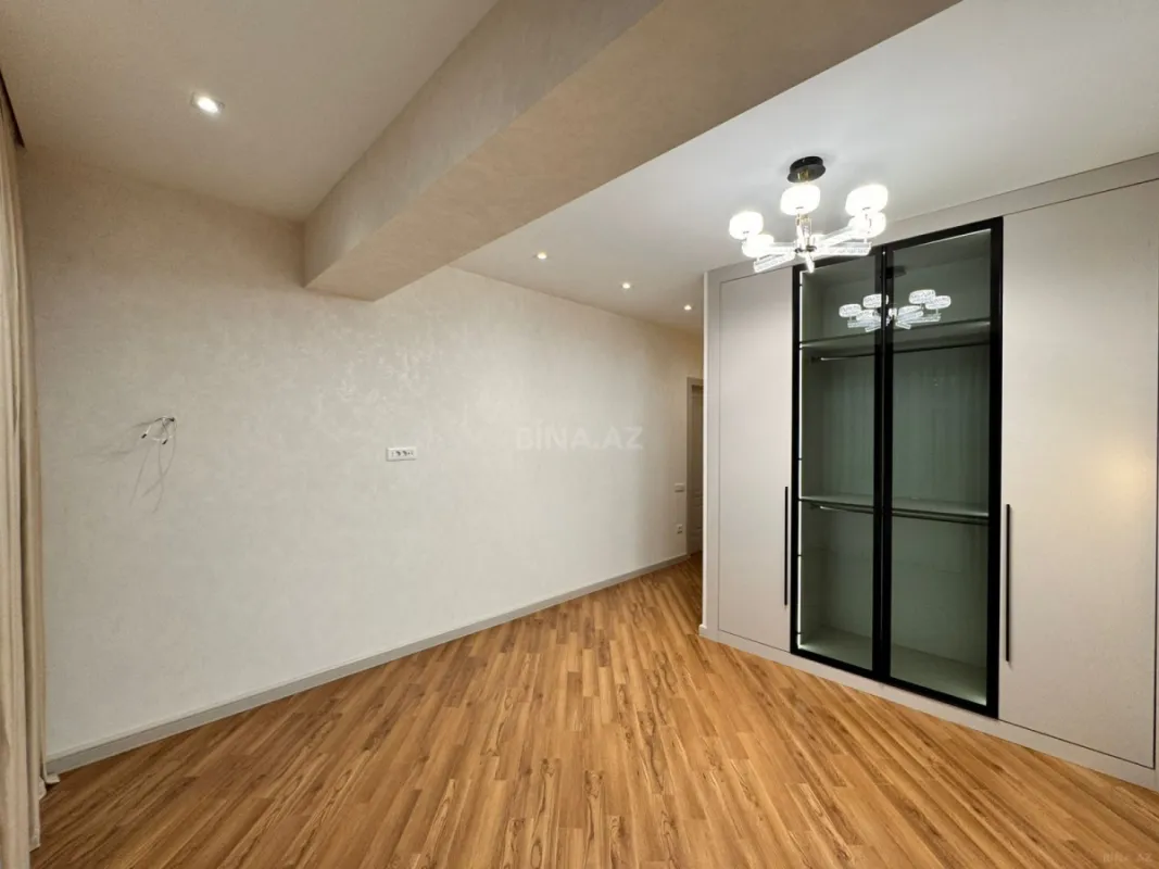 Satılır 3 otaqlı mənzil 127 m²