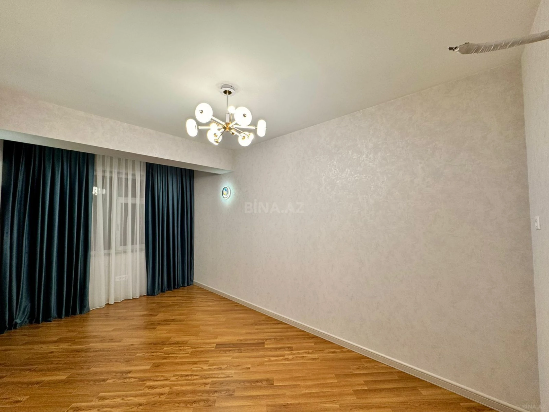 Satılır 3 otaqlı mənzil 127 m²
