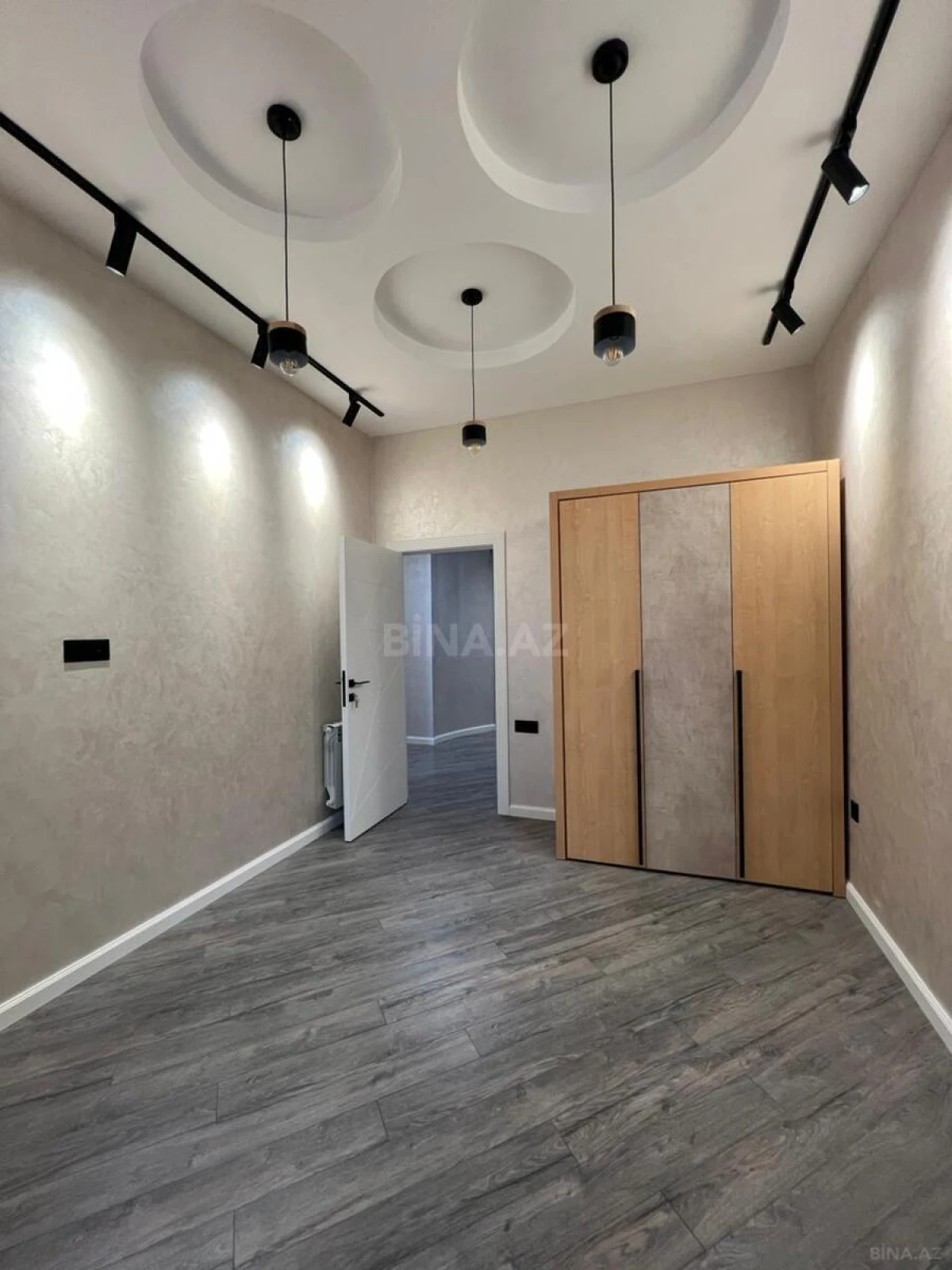 Kirayə verilir 3 otaqlı mənzil 168 m²