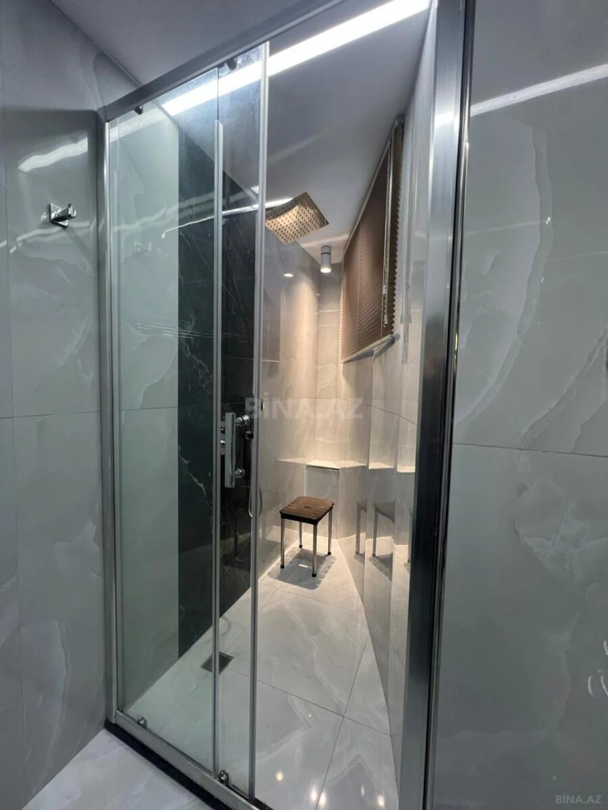 Kirayə verilir 3 otaqlı mənzil 168 m²