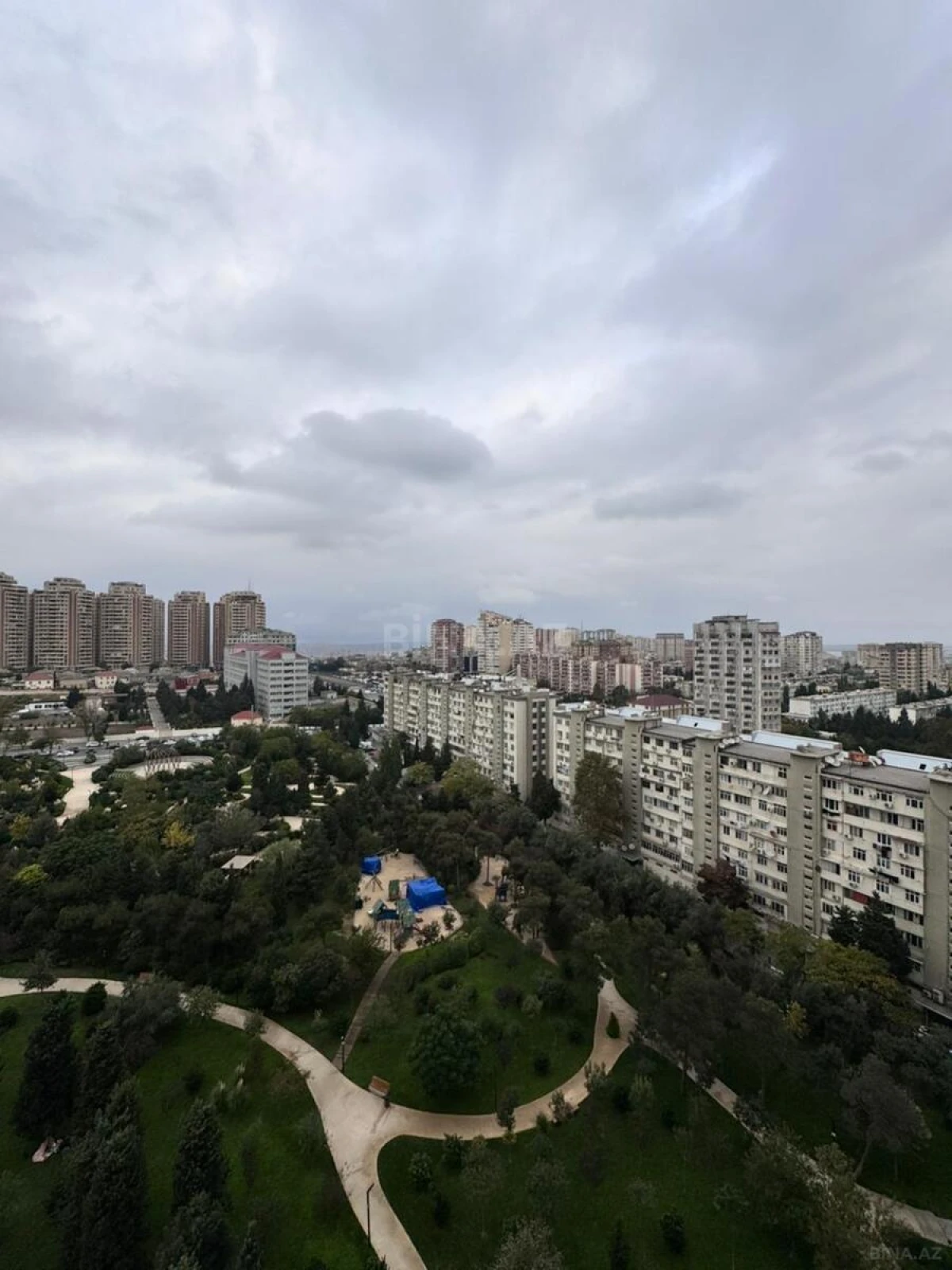 Satılır 3 otaqlı mənzil 155 m²