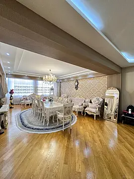 Satılır 3 otaqlı mənzil 155 m²
