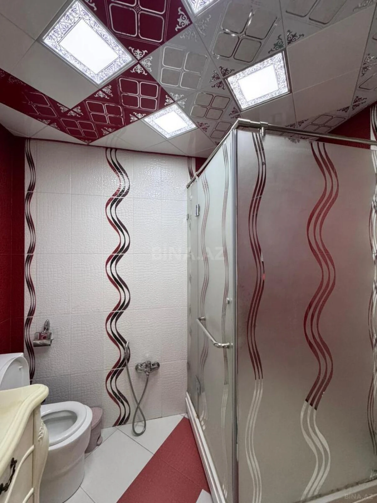 Satılır 3 otaqlı mənzil 155 m²