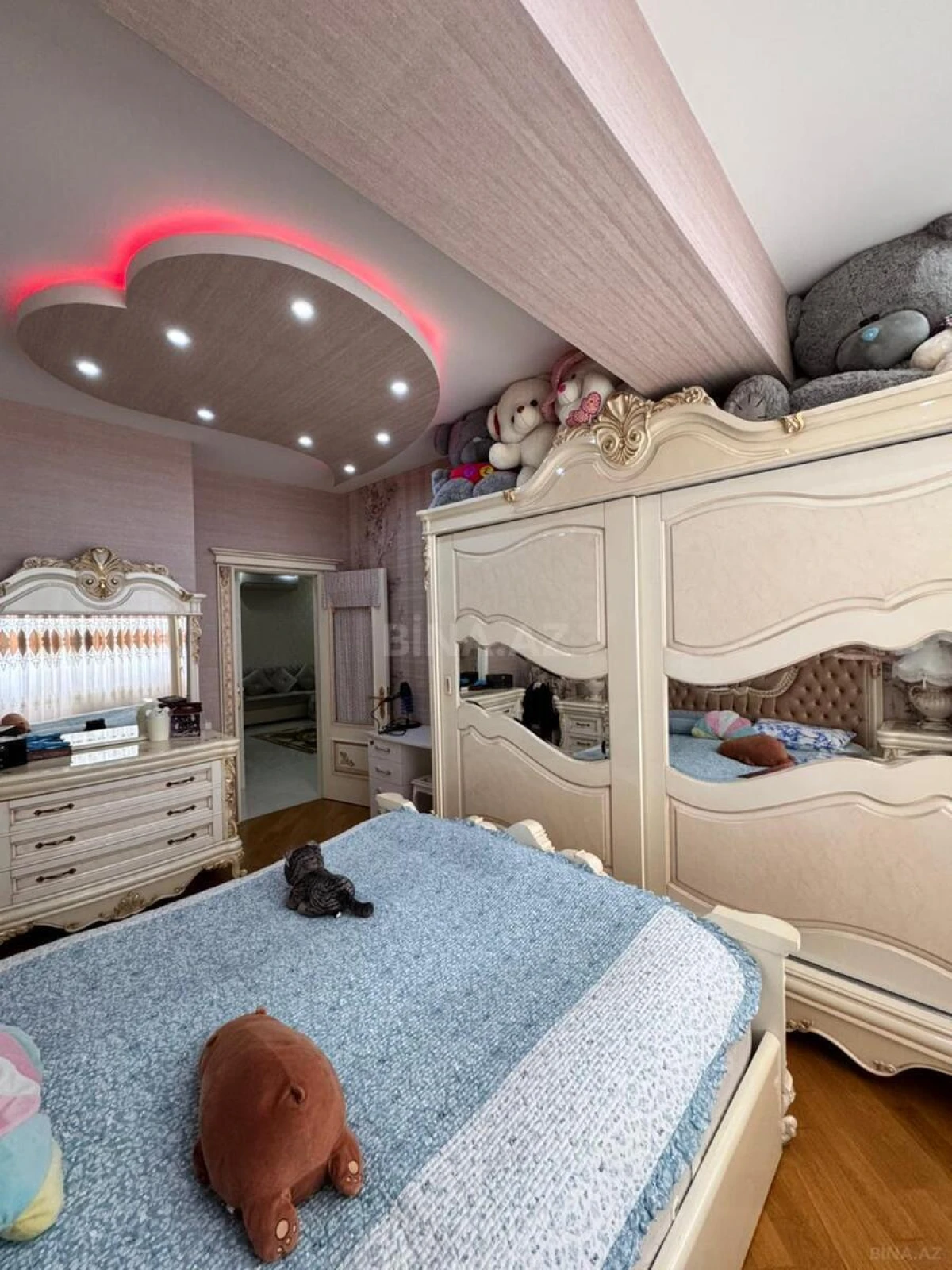 Satılır 3 otaqlı mənzil 155 m²