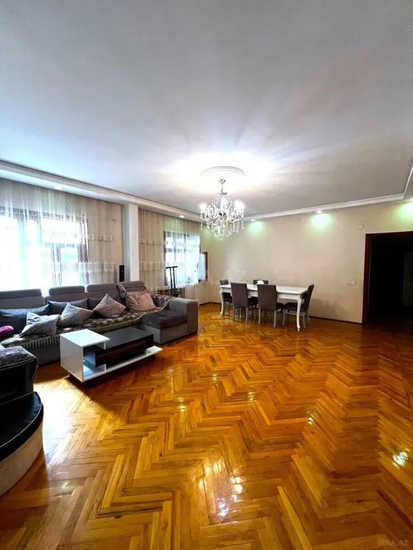 Satılır 4 otaqlı mənzil 130 m²