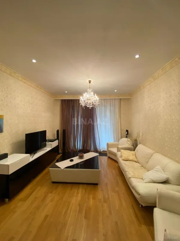 Kirayə verilir 2 otaqlı mənzil 90 m²