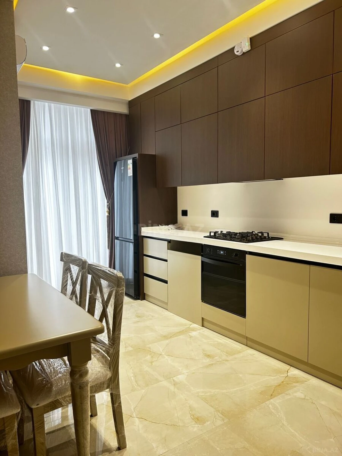 Kirayə verilir 2 otaqlı mənzil 110 m²