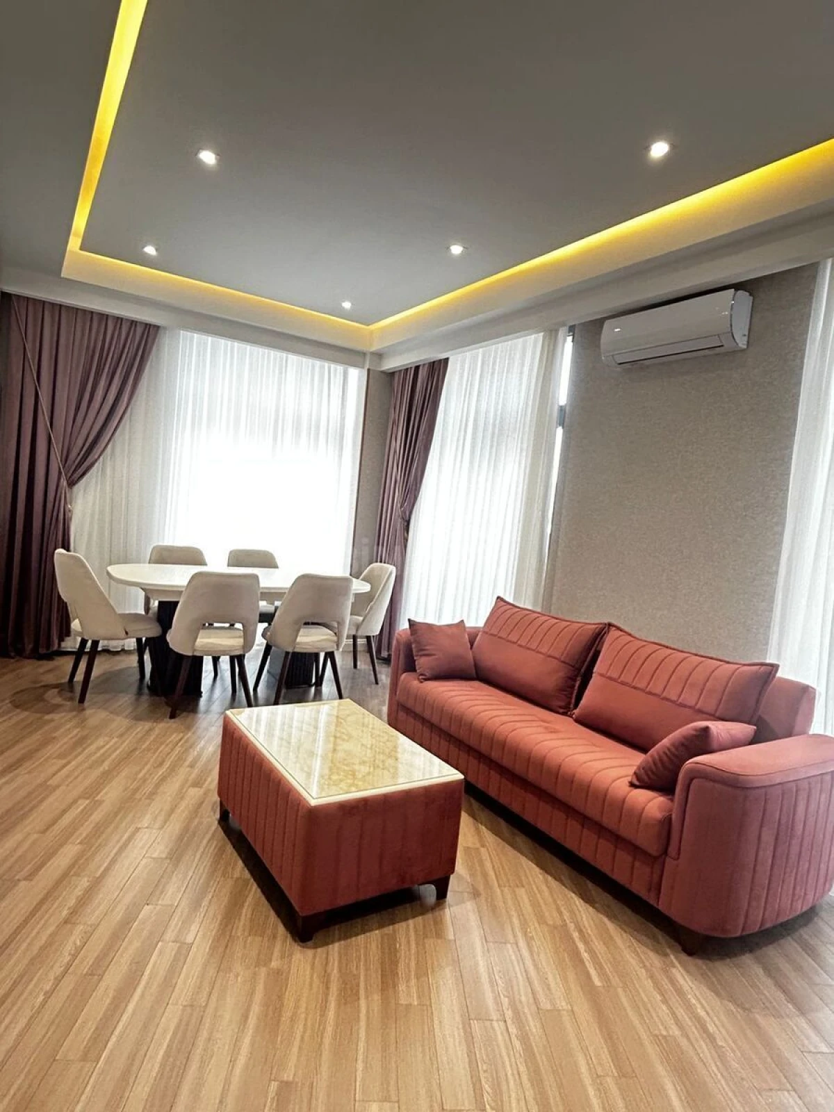 Kirayə verilir 2 otaqlı mənzil 110 m²