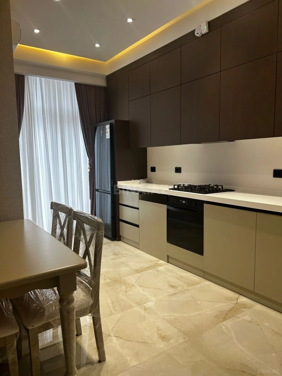 Kirayə verilir 2 otaqlı mənzil 110 m²