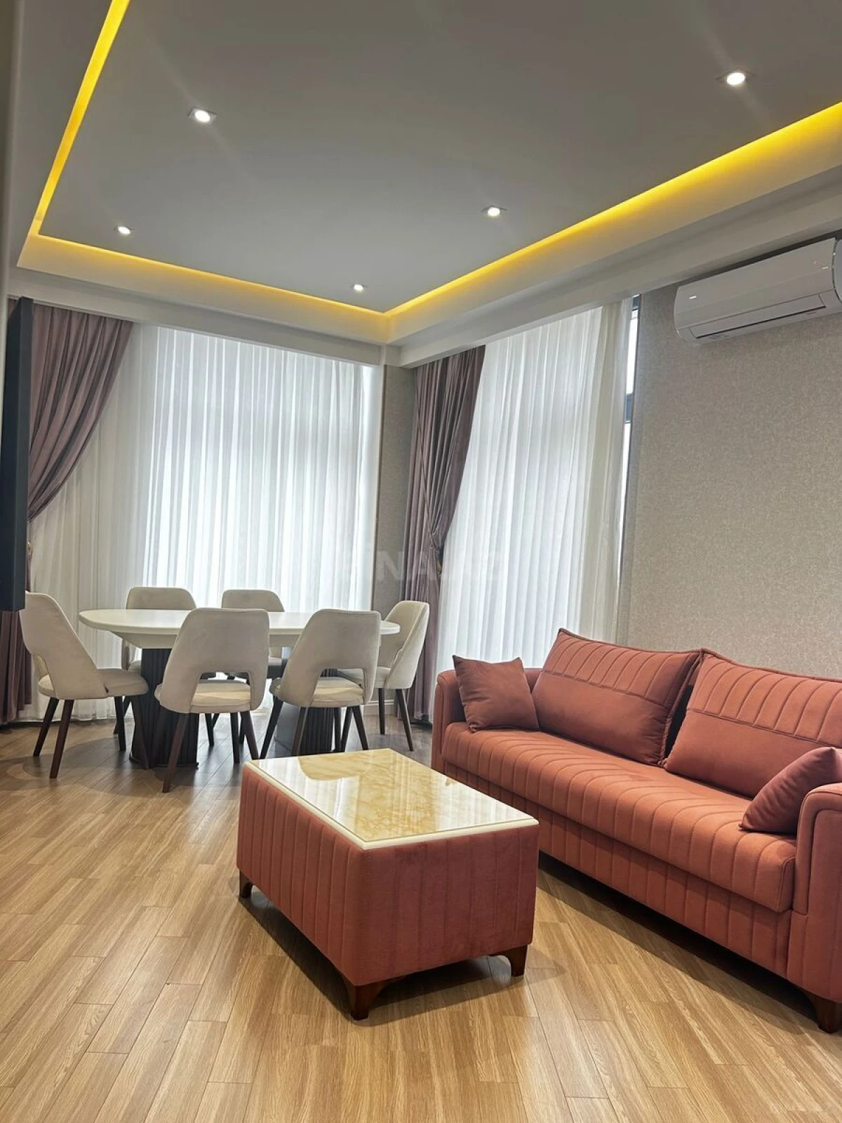 Kirayə verilir 2 otaqlı mənzil 110 m²