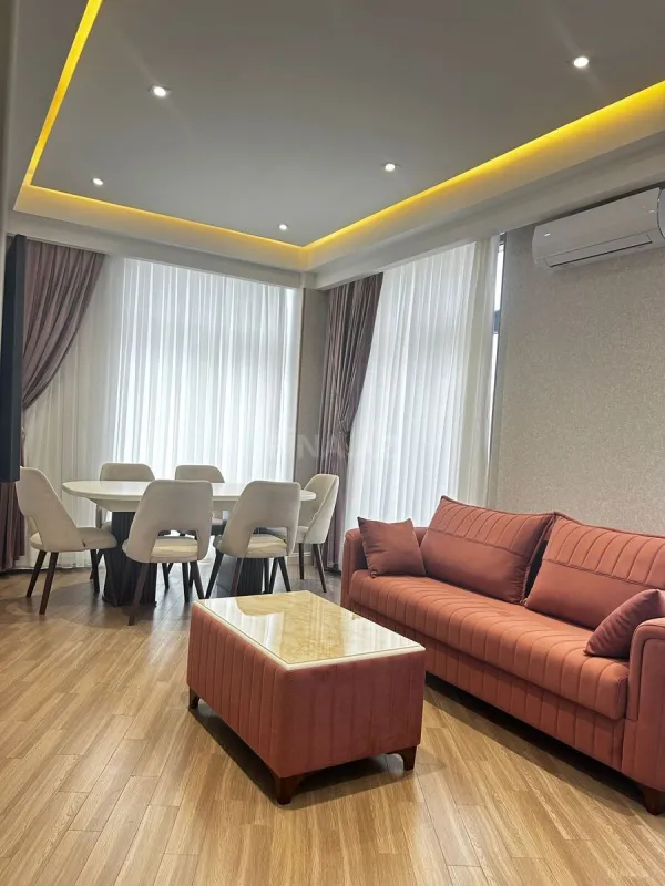Kirayə verilir 2 otaqlı mənzil 110 m²