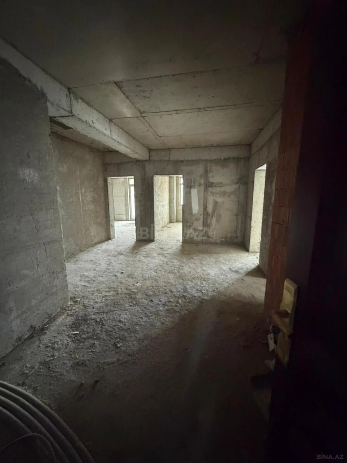 Satılır 3 otaqlı mənzil 157 m²