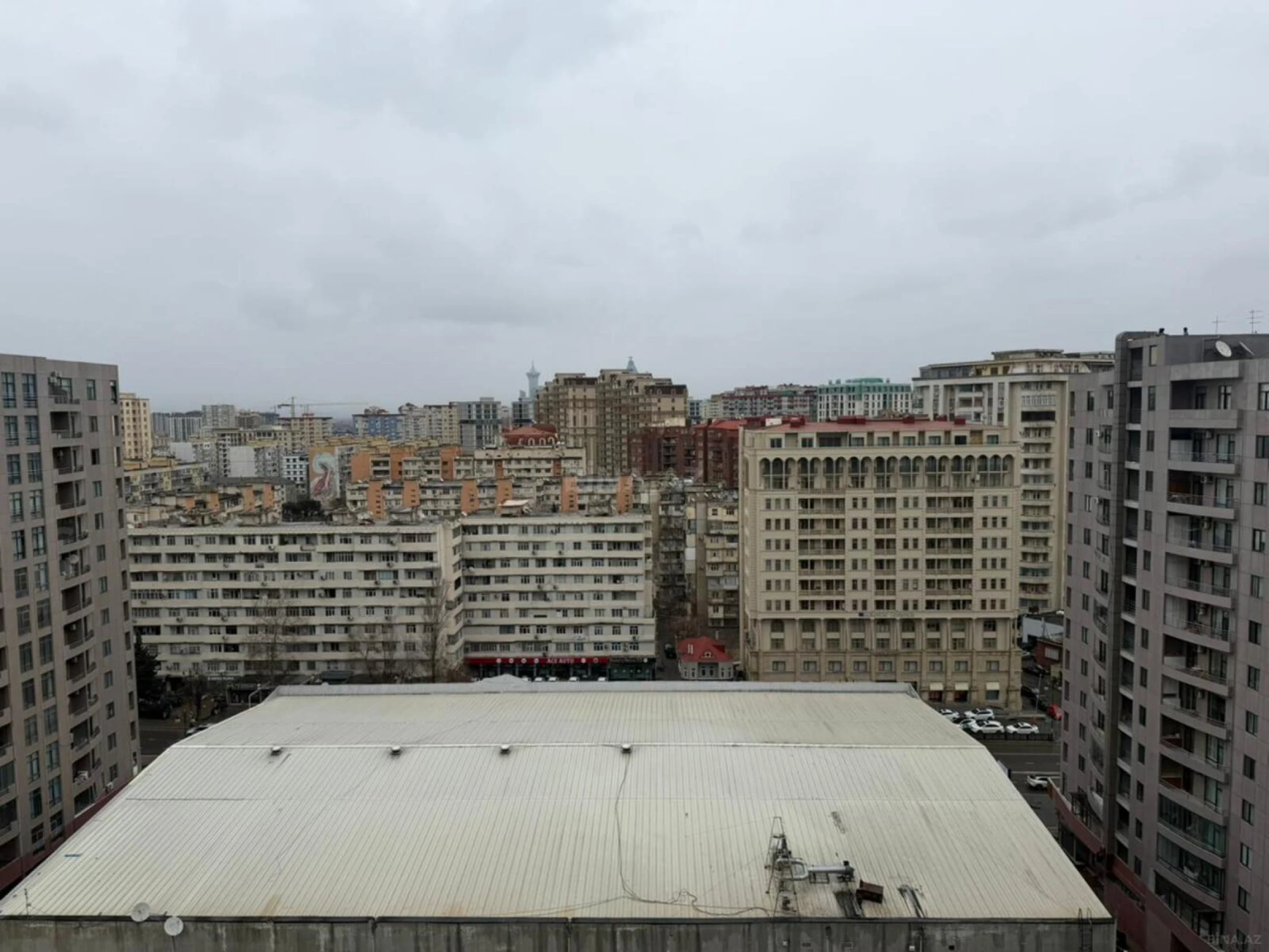 Satılır 3 otaqlı mənzil 157 m²