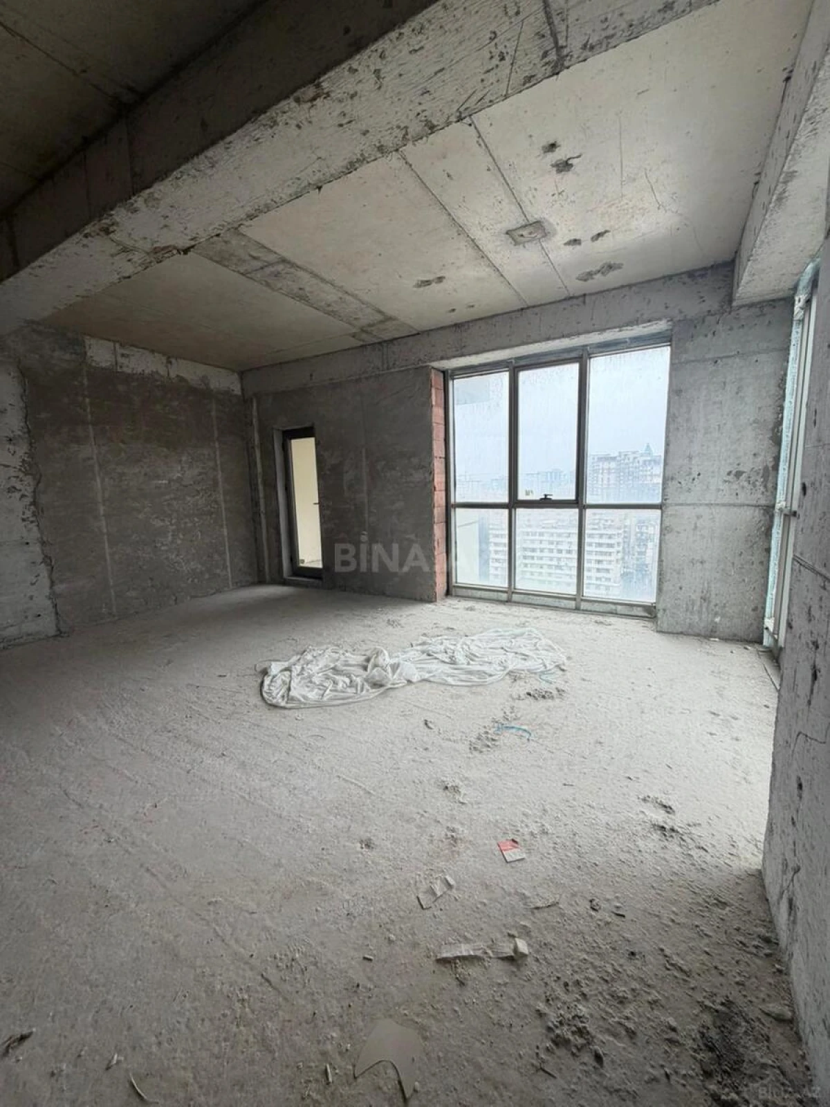 Satılır 3 otaqlı mənzil 157 m²
