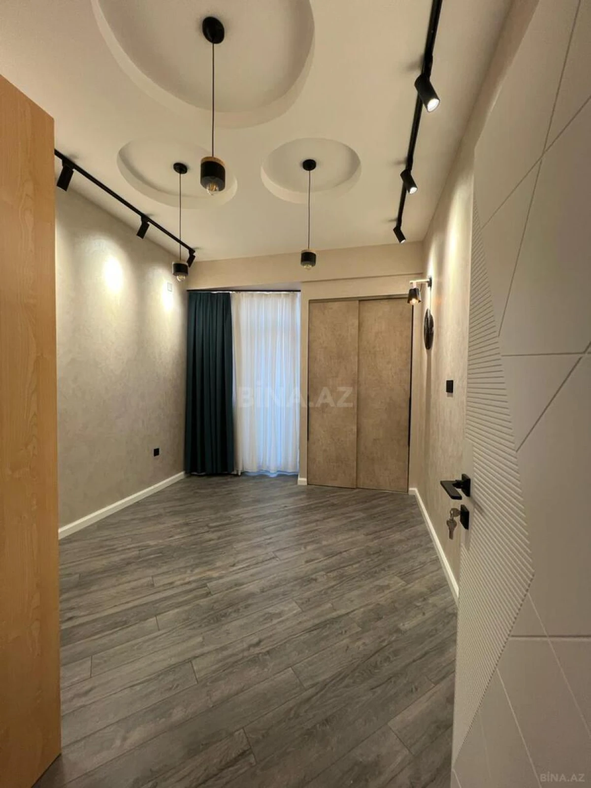 Satılır 3 otaqlı mənzil 465 m²