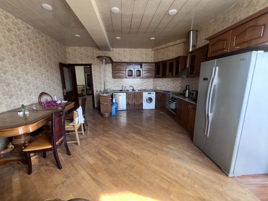 Kirayə verilir 5 otaqlı ofis 200 m²