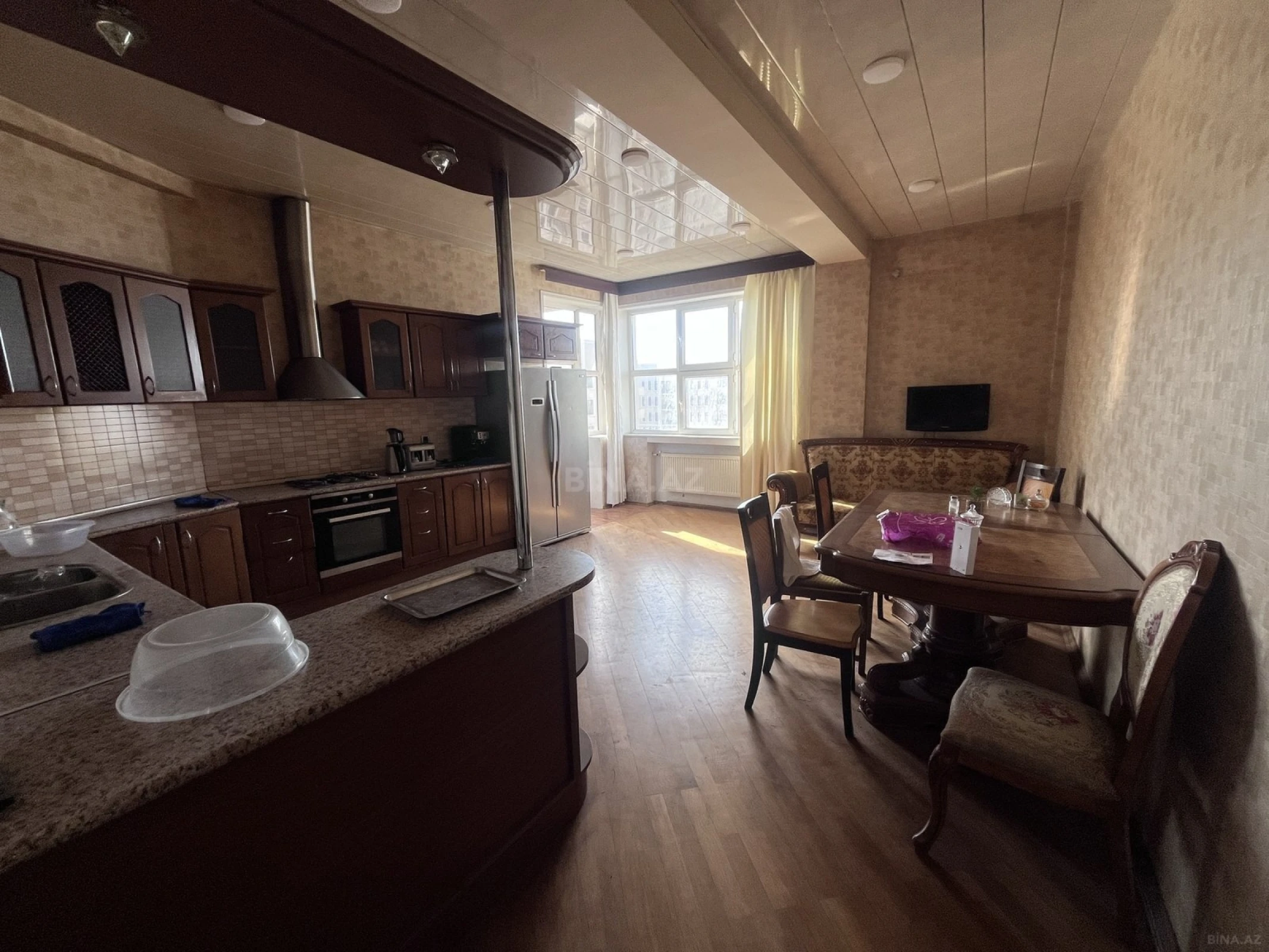 Kirayə verilir 5 otaqlı ofis 200 m²