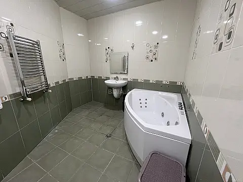 Kirayə verilir 5 otaqlı ofis 200 m²