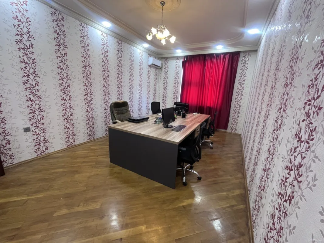 Kirayə verilir 5 otaqlı ofis 200 m²