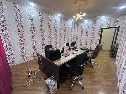 Kirayə verilir 5 otaqlı ofis 200 m²