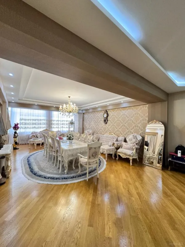 Satılır 3 otaqlı mənzil 155 m²