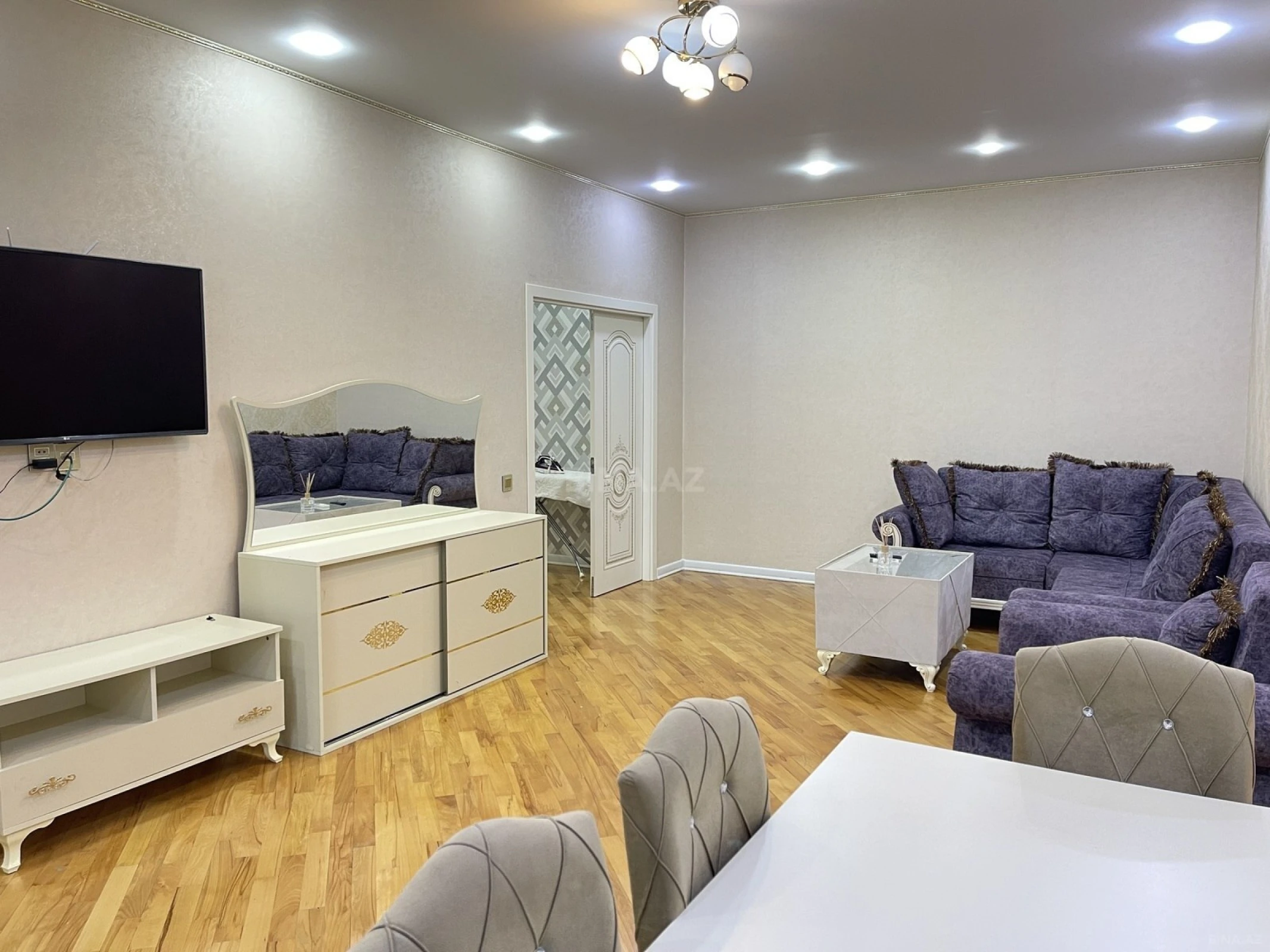 Kirayə verilir 2 otaqlı mənzil 100 m²