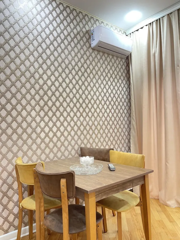 Kirayə verilir 2 otaqlı mənzil 100 m²