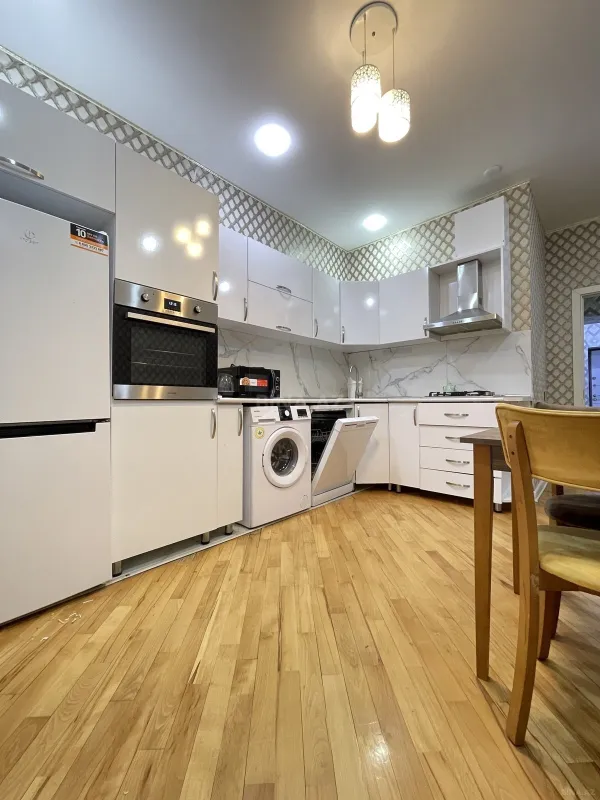 Kirayə verilir 2 otaqlı mənzil 100 m²