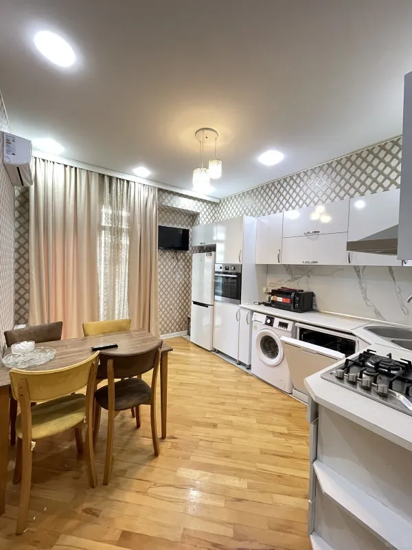 Kirayə verilir 2 otaqlı mənzil 100 m²