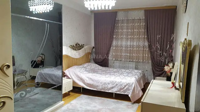 Satılır 4 otaqlı mənzil 90 m²