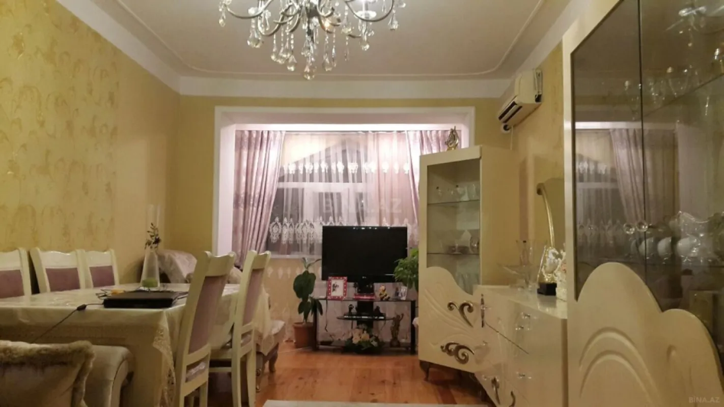Satılır 4 otaqlı mənzil 90 m²