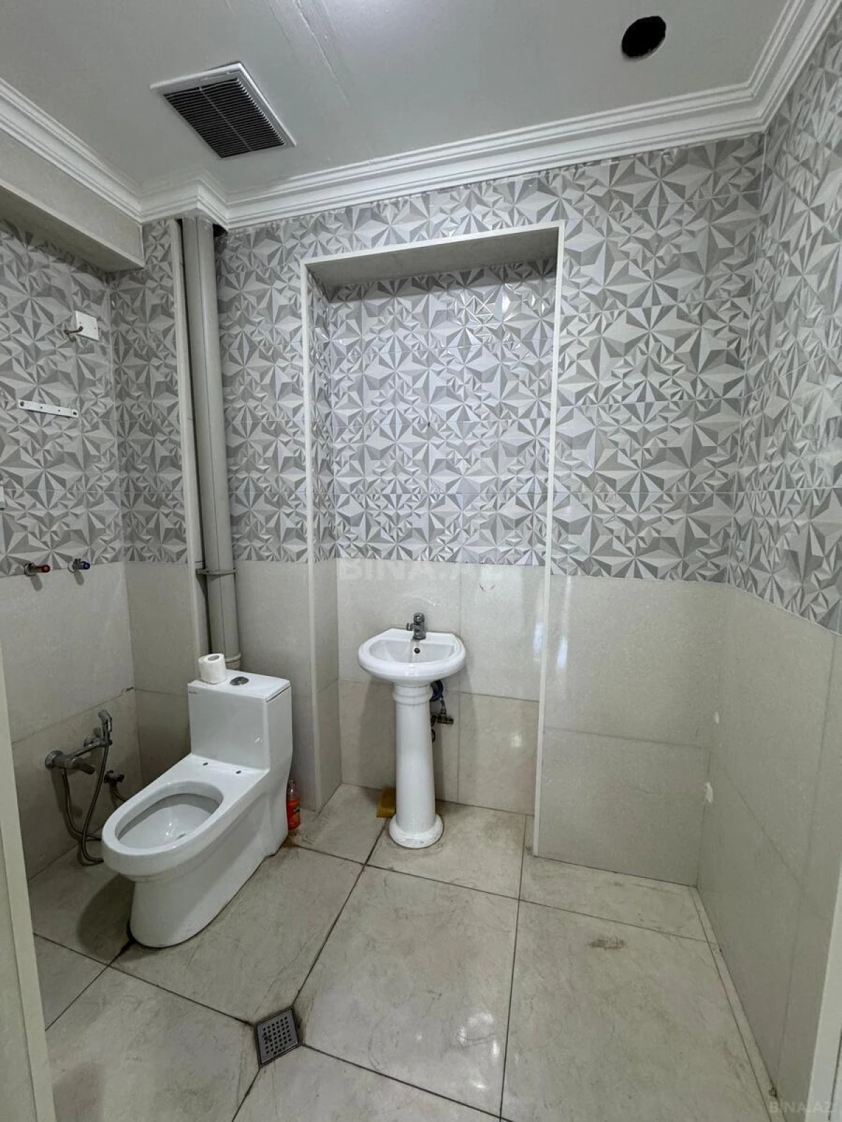 Satılır obyekt 60 m²