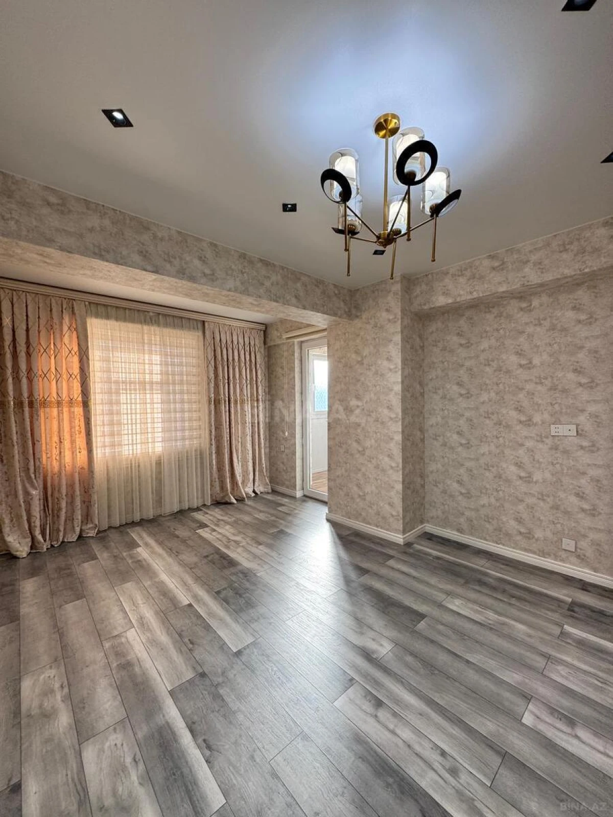 Satılır 3 otaqlı mənzil 95 m²