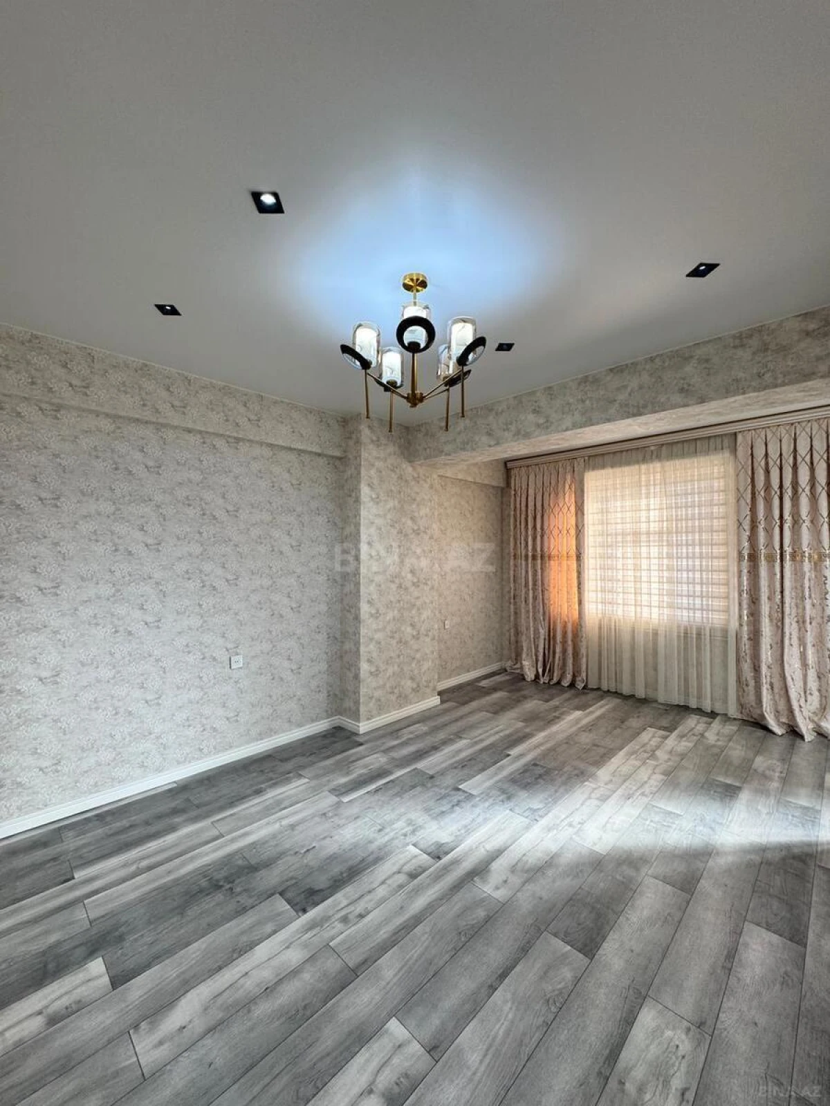 Satılır 3 otaqlı mənzil 95 m²