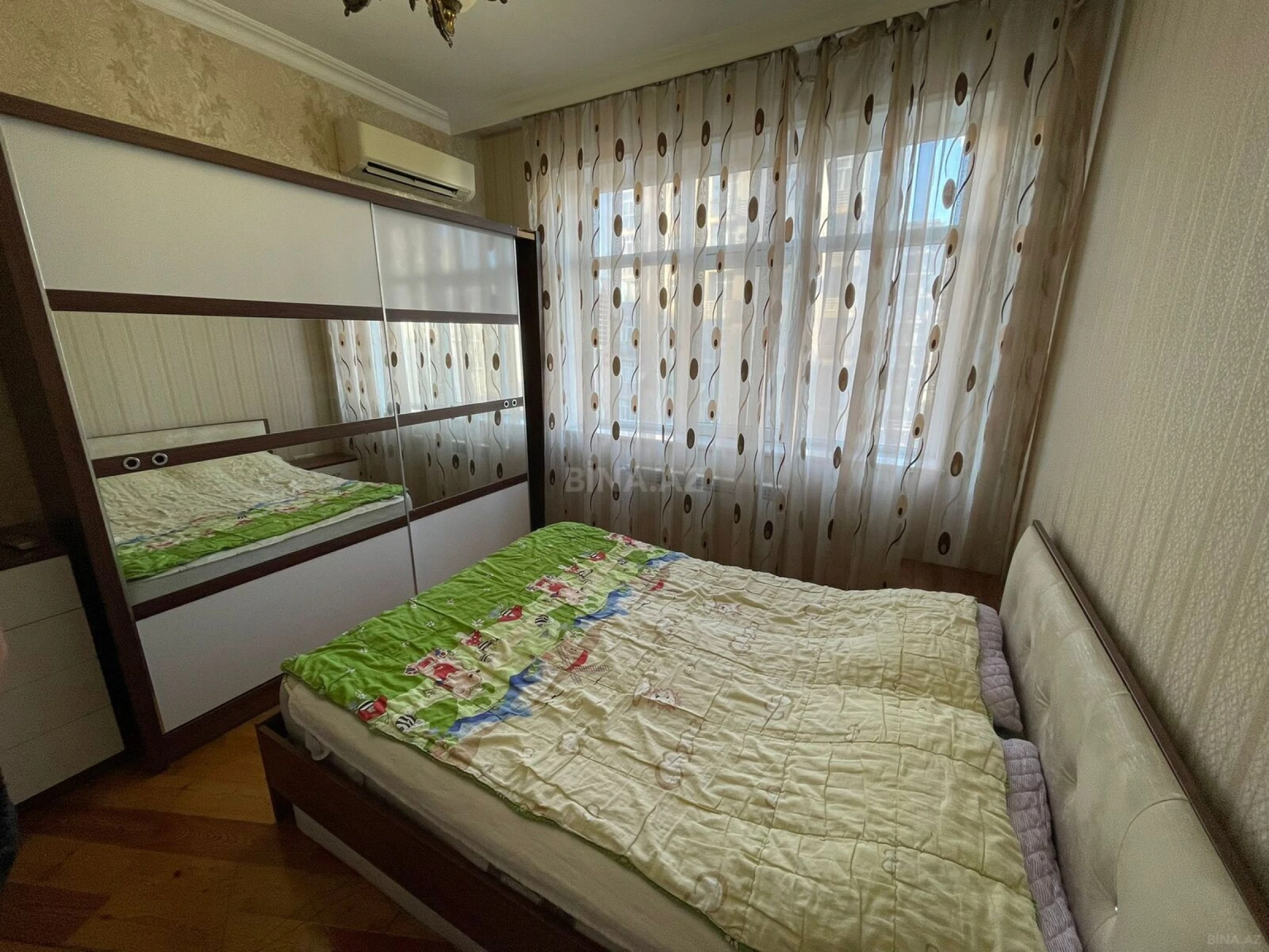 Kirayə verilir 2 otaqlı mənzil 105 m²