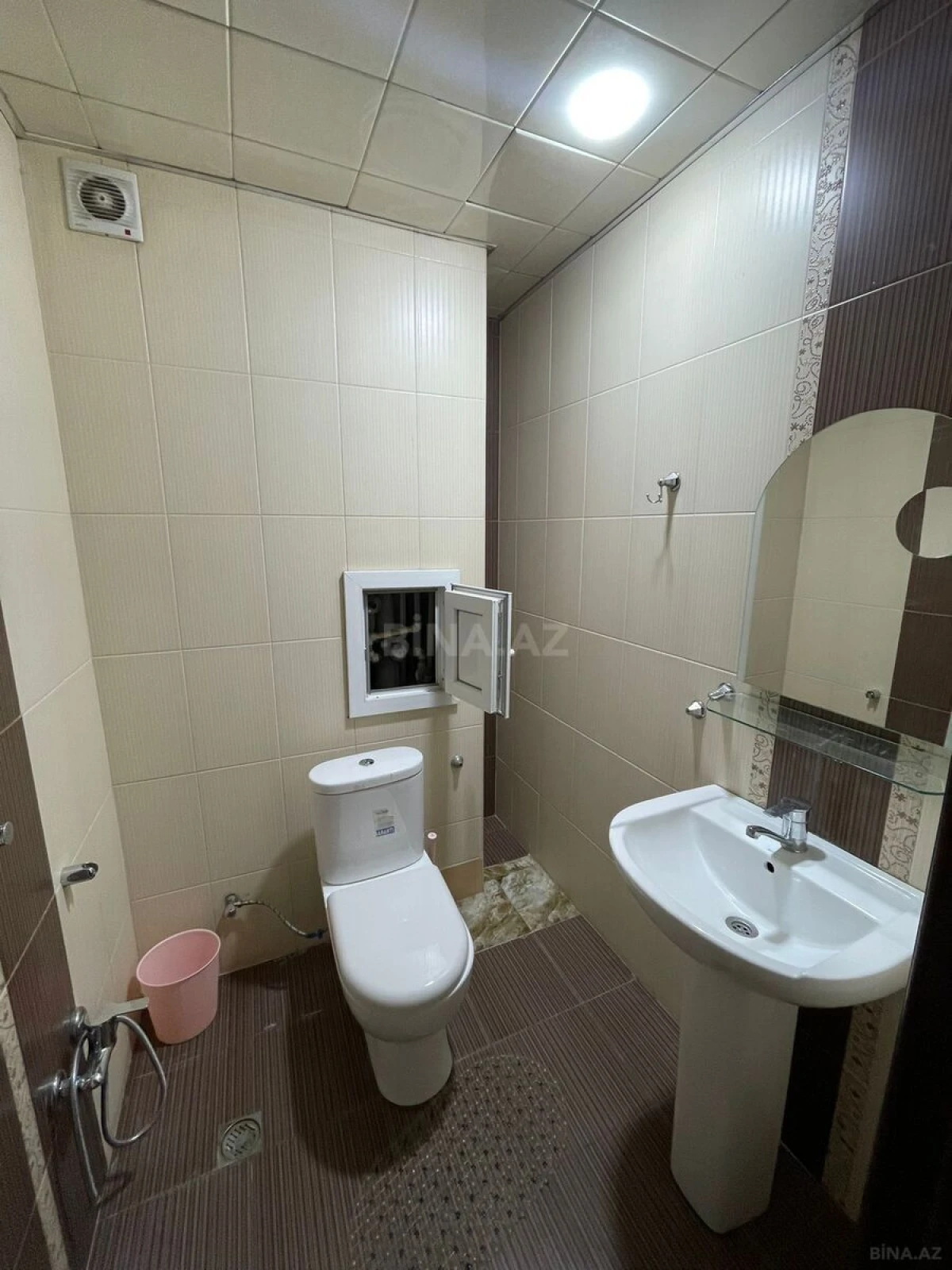 Kirayə verilir 2 otaqlı mənzil 105 m²