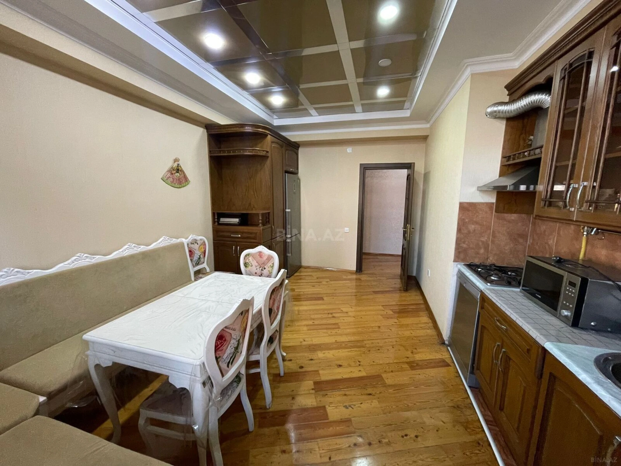 Kirayə verilir 2 otaqlı mənzil 105 m²