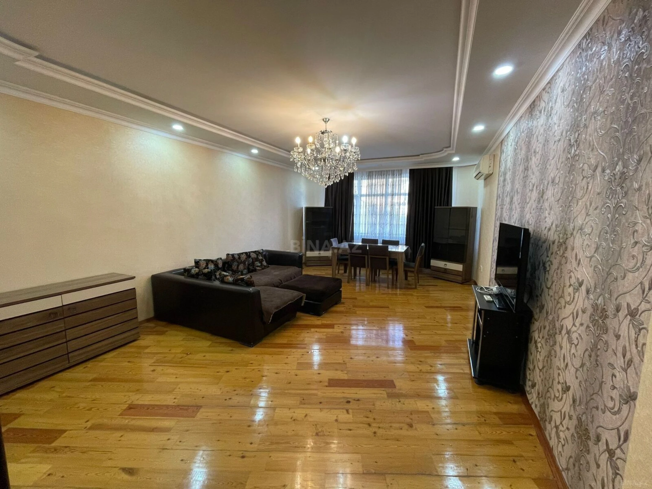 Kirayə verilir 2 otaqlı mənzil 105 m²