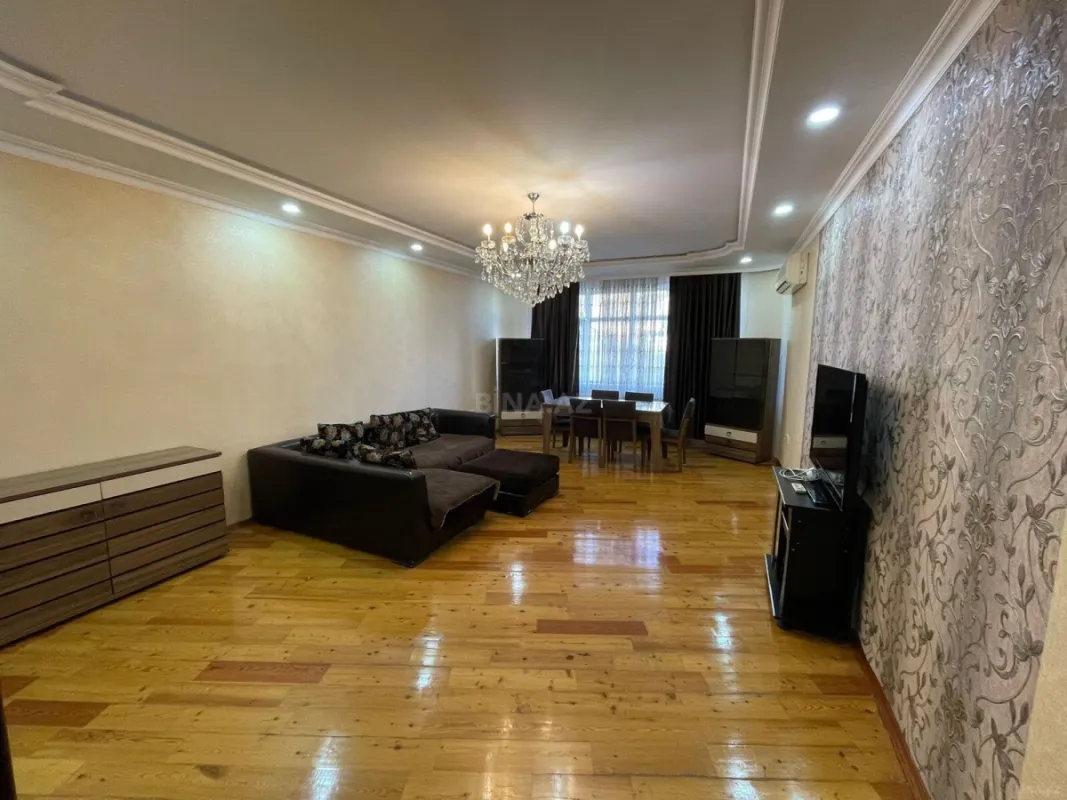Kirayə verilir 2 otaqlı mənzil 105 m²